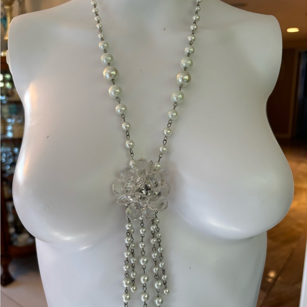 Elegant Silver Pearl Necklace with Floral Pendant